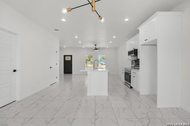 15242 Oak St Property Photo 9