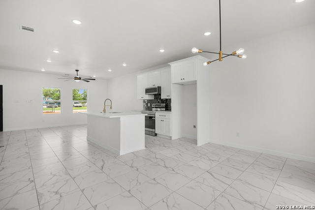 15242 Oak St Property Photo 10