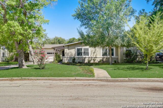 631 E Nottingham Dr Property Photo 1