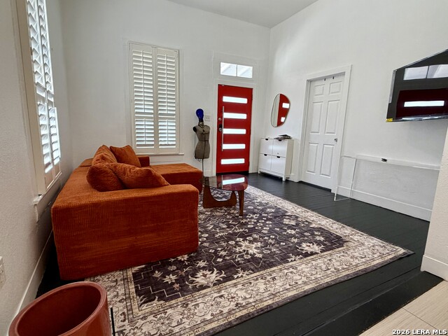 1118 Nolan St Property Photo 4