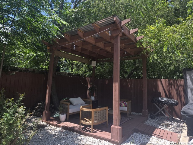 1118 Nolan St Property Photo 6