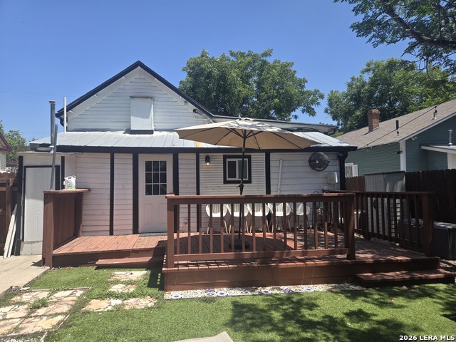 1118 Nolan St Property Photo 8
