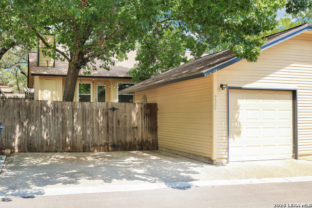9524 Stillforest Property Photo 23