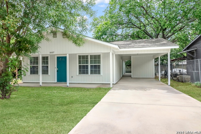 1037 N Guadalupe Property Photo 3