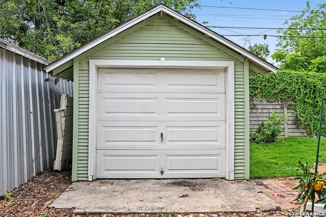 130 Groveland Pl Property Photo 44