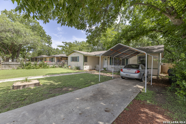 517 Uhland Rd Property Photo 2