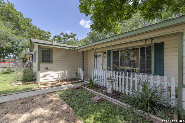 517 Uhland Rd Property Photo 3