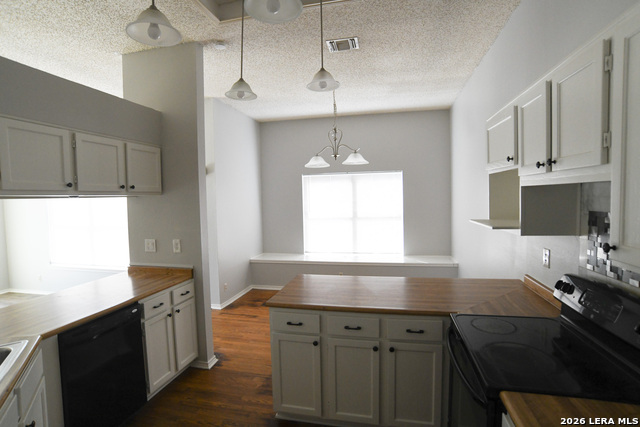 3231 Tree Grove Dr Property Photo 5