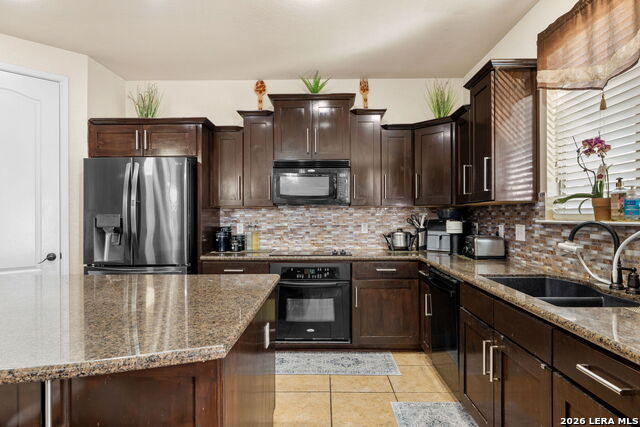 4234 Woodbridge Way Property Photo 12