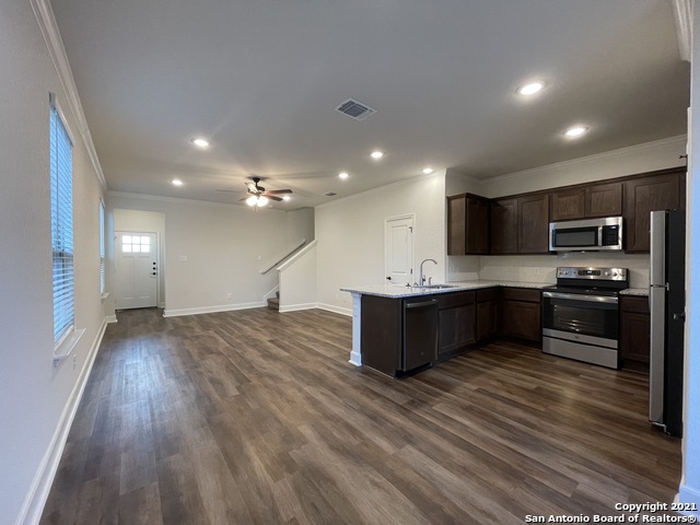 2207 Lynwood Bnd Property Photo 5