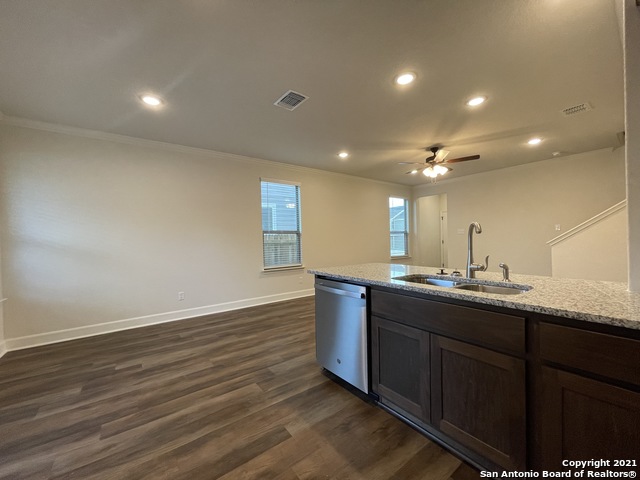 2207 Lynwood Bnd Property Photo 7