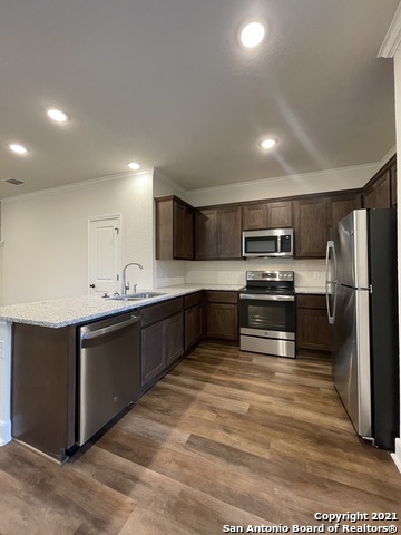 2207 Lynwood Bnd Property Photo 10