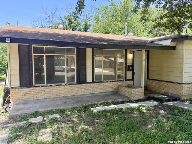 231 W Jewell Property Photo 2