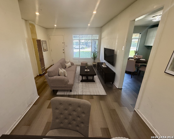 231 W Jewell Property Photo 6