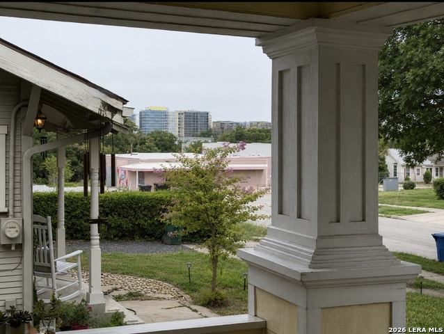 629 E Park Ave Property Photo 1