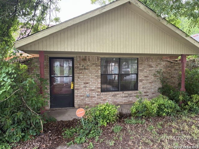 628 E Leona St Property Photo 1