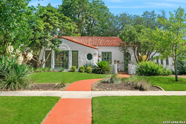 233 W Hollywood Ave Property Photo 1