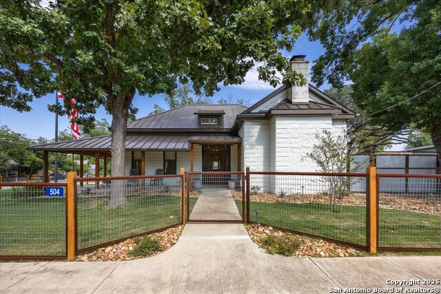 504 6th Property Photo 2