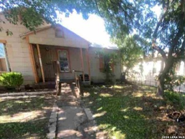 638 W Olmos Drive Property Photo 1