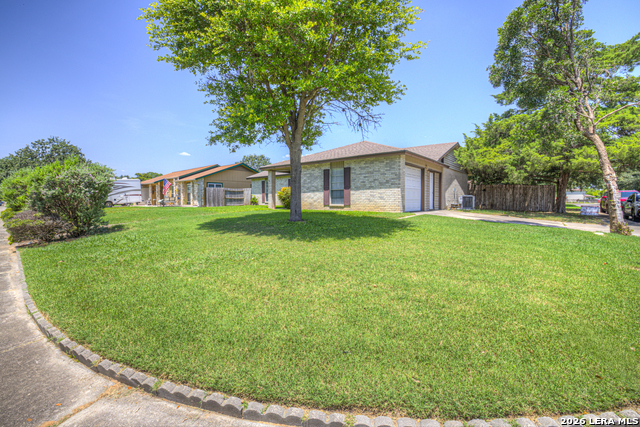 825 Pecan Dr Property Photo 2