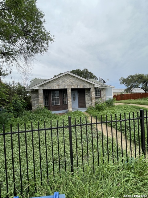 930 S Leona Property Photo 1