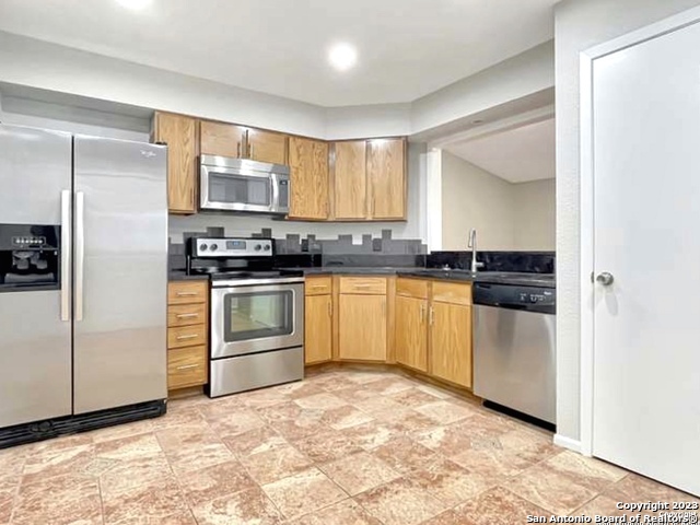 11520 Huebner Rd Property Photo 8