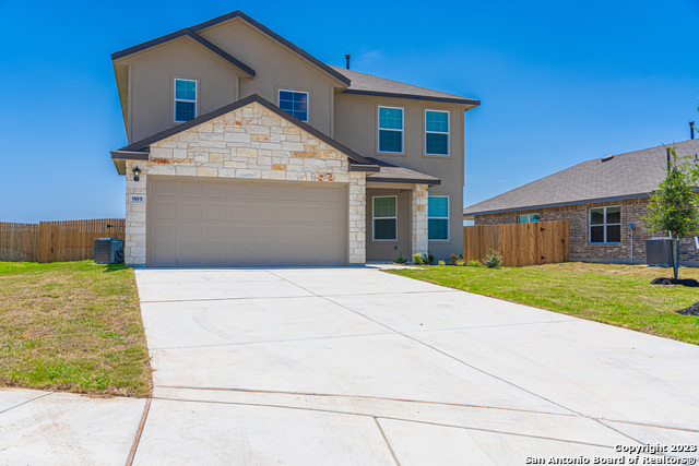 909 Rolling River Property Photo 3