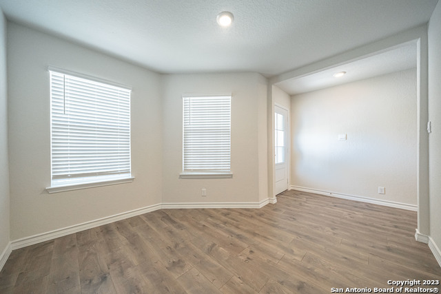 909 Rolling River Property Photo 6