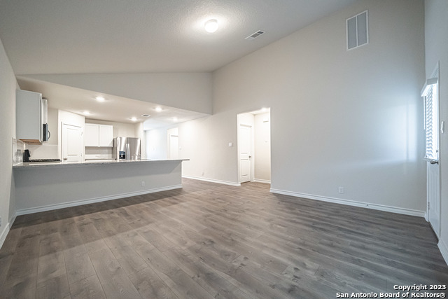 909 Rolling River Property Photo 10
