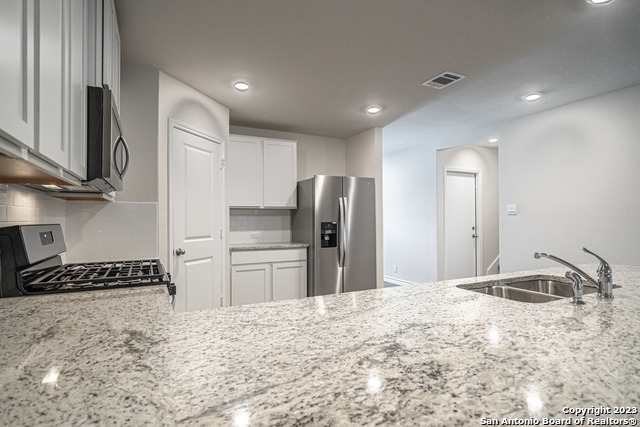 909 Rolling River Property Photo 11