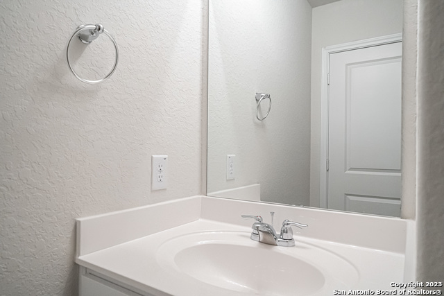 909 Rolling River Property Photo 12