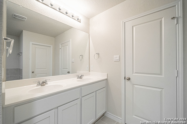 909 Rolling River Property Photo 16