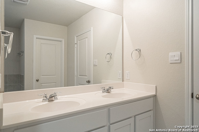909 Rolling River Property Photo 17