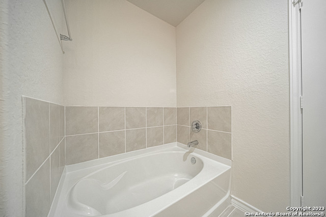 909 Rolling River Property Photo 18