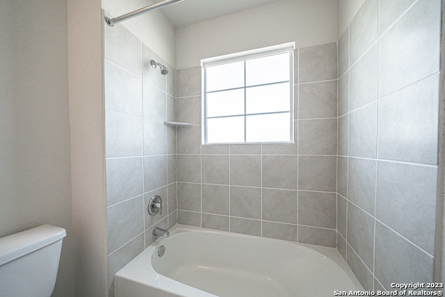 909 Rolling River Property Photo 27