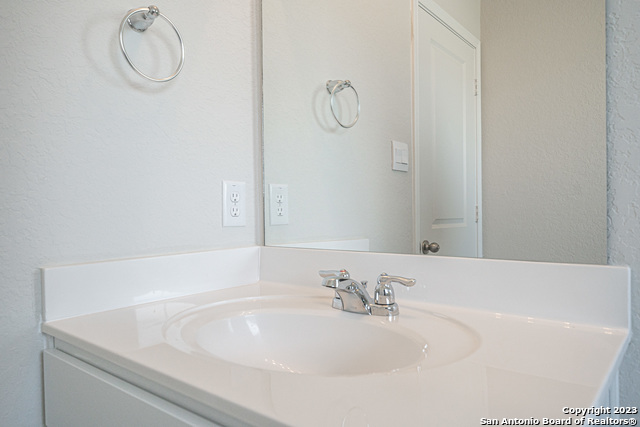 909 Rolling River Property Photo 28