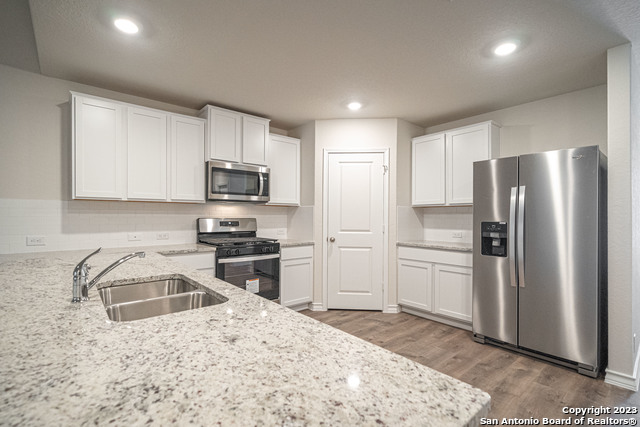 909 Rolling River Property Photo 36