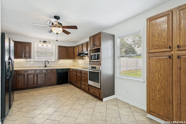 4407 Sun Vista Ln Property Photo 6