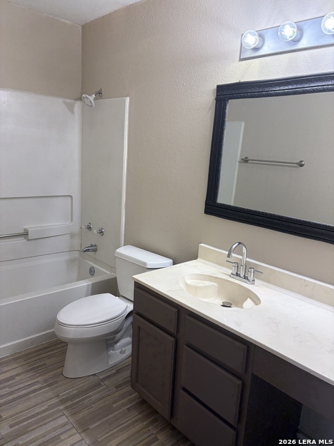 13210 Larkplace Dr Property Photo 5