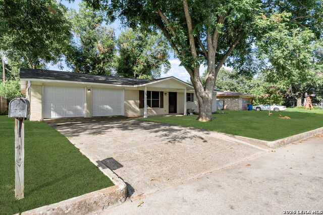 138 Bobolink Dr Property Photo 3