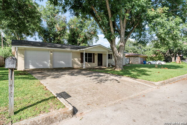 138 Bobolink Dr Property Photo 4
