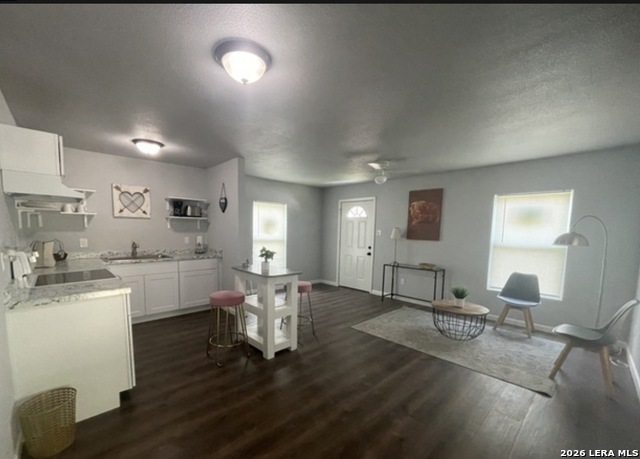 422 Florence St Property Photo 3