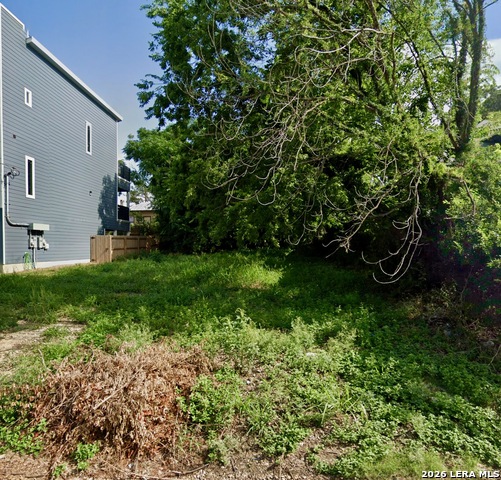 123 Paul St Property Photo 4