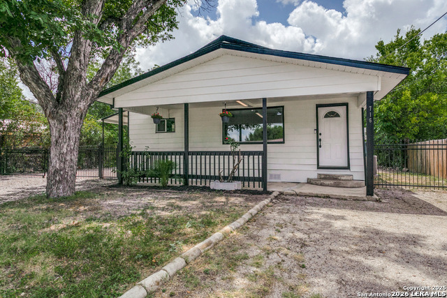 716 Vickers Property Photo 3