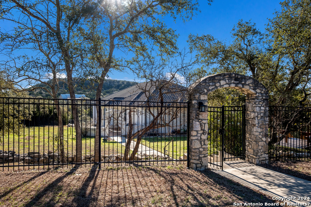 6710 Manor Hl Property Photo 4