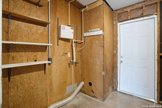 8315 Castle Creek Dr Property Photo 24