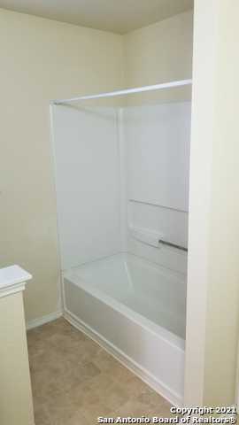 8010 Braes Run Property Photo 9