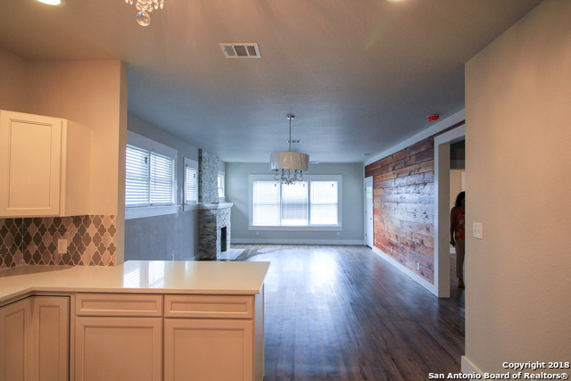 1138 Iowa St Property Photo 2