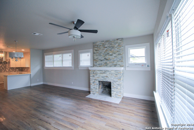 1138 Iowa St Property Photo 4
