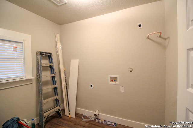 1138 Iowa St Property Photo 7